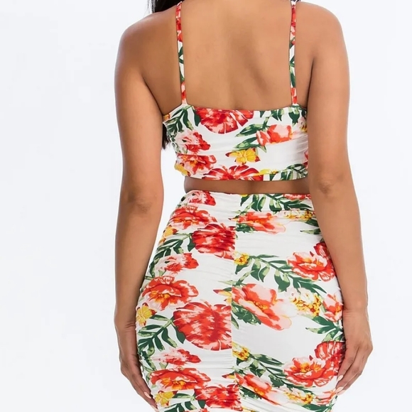 TAYLOR FLORAL RUCHED CROP TOP & SKIRT SET - Picture 2 of 5
